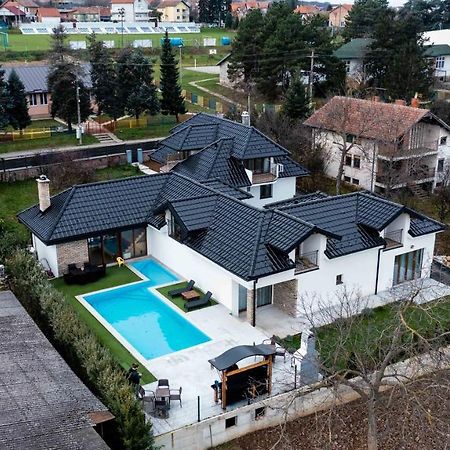 City Escape Luxury Villa Zuce Exterior foto