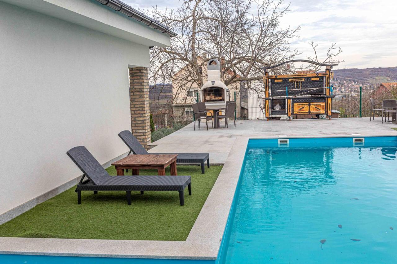 City Escape Luxury Villa Zuce Exterior foto